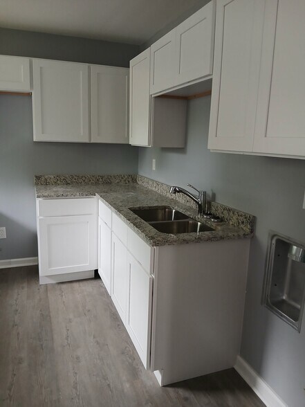 Building Photo - 219 Leon St