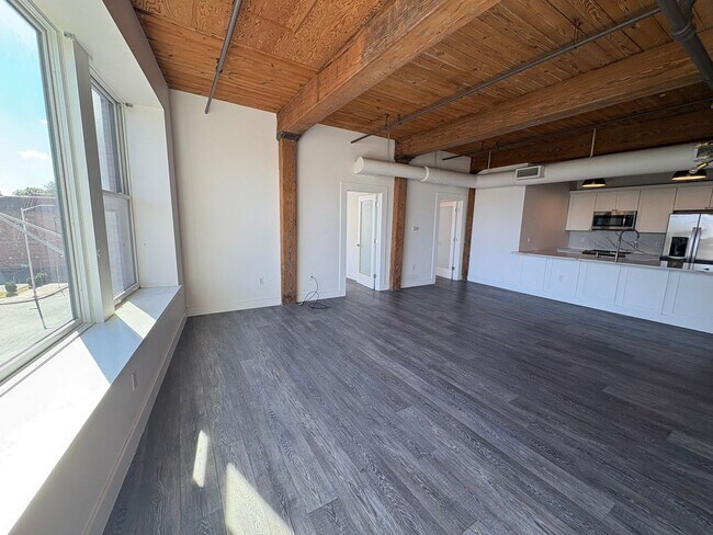Building Photo - 385 Worthington St