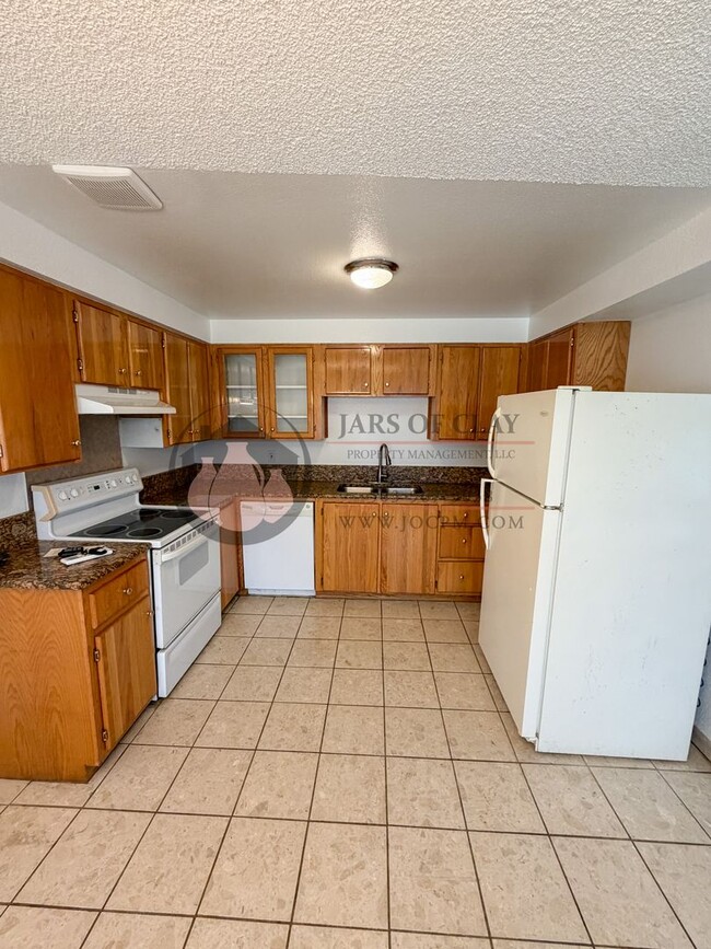 Building Photo - Salem 3BR with AC in Every Room! | 2-Car Garage & Fenced Yard