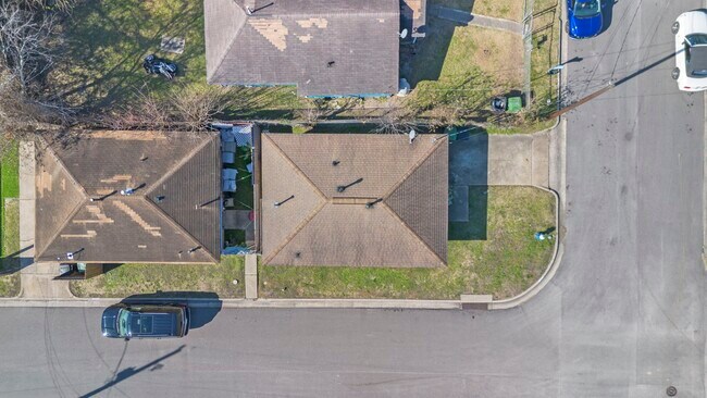 Building Photo - 1430 E 32nd 1/2 St