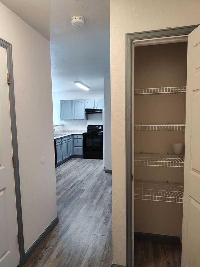 Building Photo - ALL PROSPECTIVE TENANTS MUST SUBMIT A $58 NON-REFUNDABLE APPLICATION FEE PER APPLICANT ONLINE AND...