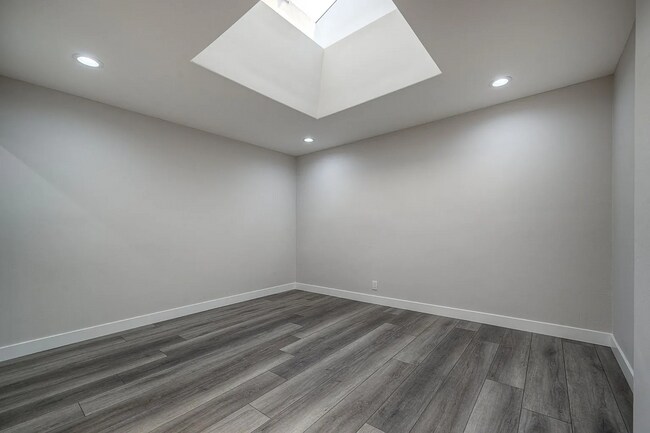 Building Photo - 197 Twin Oaks Cir