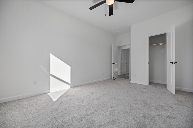 Building Photo - 1067 St Clair St