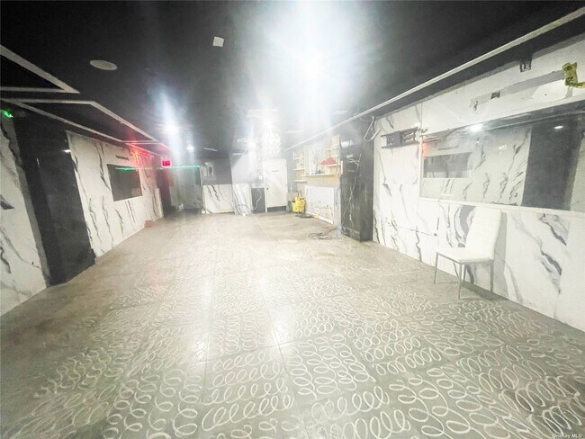 Building Photo - 65-25 Roosevelt Ave