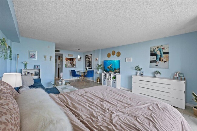 Building Photo - 2560 S Ocean Blvd