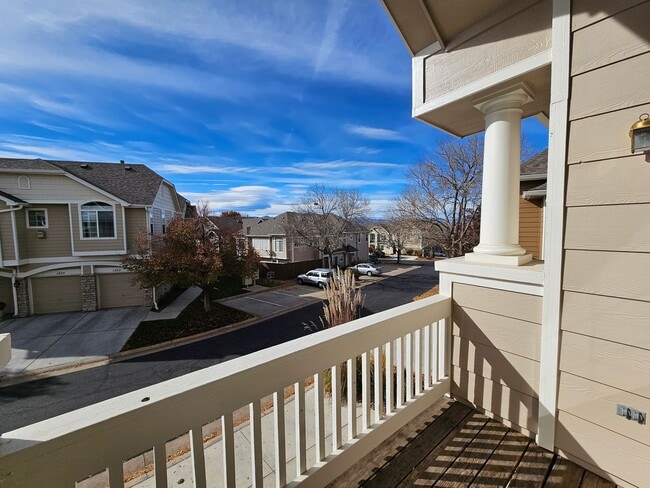 Building Photo - Stunning Highlands Ranch Townhome