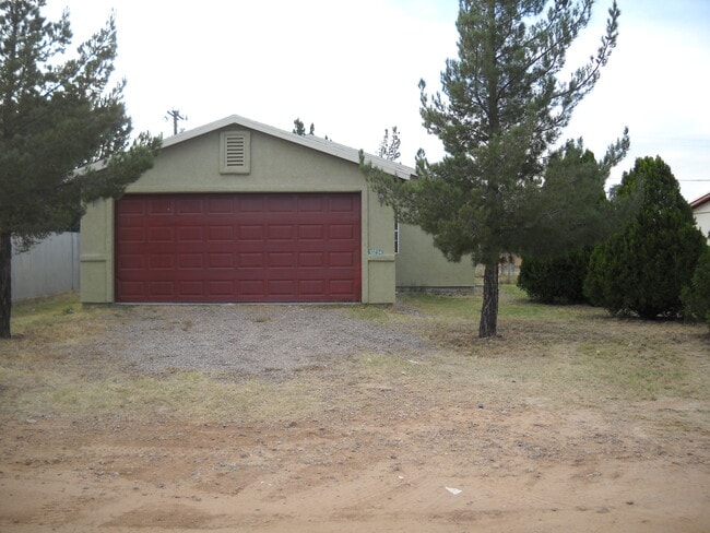 Building Photo - Palominas