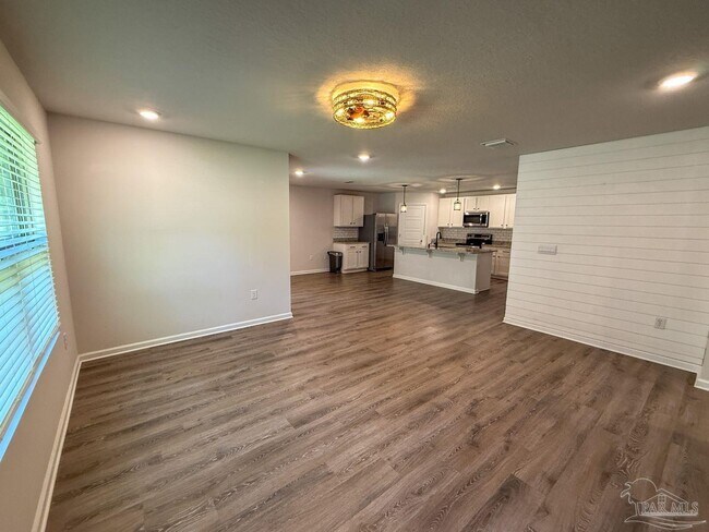 Building Photo - 6352 Burrow Ln