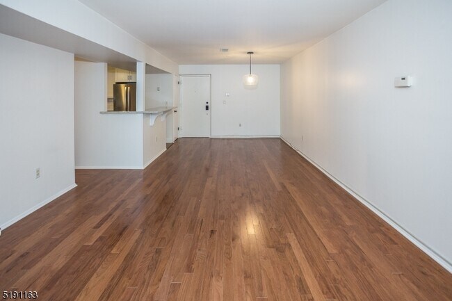 Building Photo - 41 Mt Kemble Ave