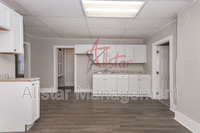 Building Photo - 3235 Erin Ave