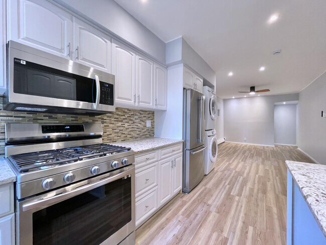 Building Photo - 259 3rd St