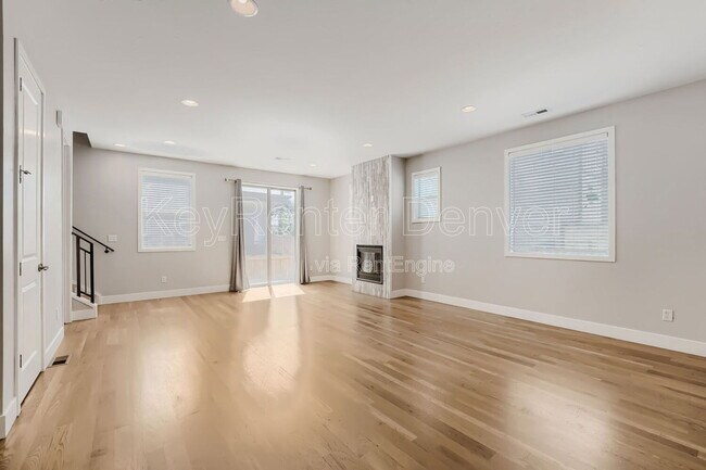 Building Photo - 758 S Leyden St