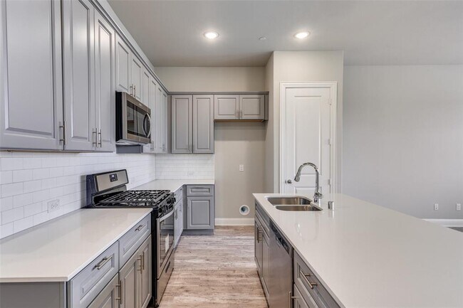 Building Photo - 4238 Shavano Dr