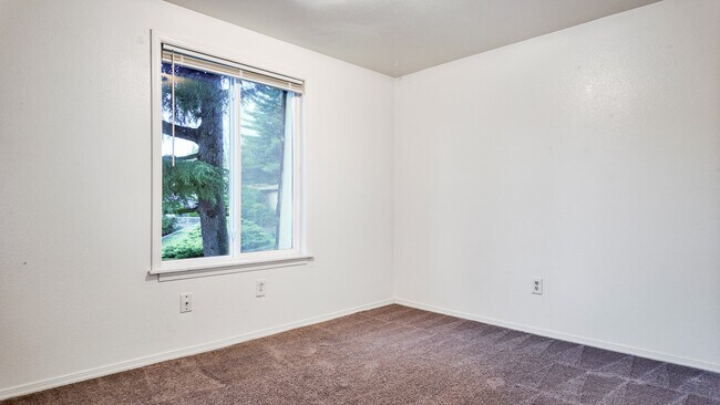 Building Photo - Spacious Apartment in Cozy Tacoma Neighborhood