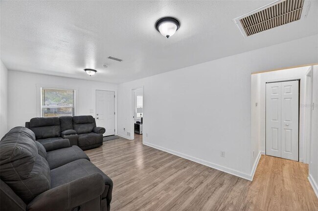 Building Photo - 4324 16th Ave S