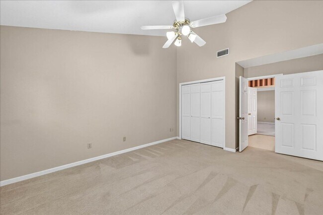 Building Photo - 5305 Greenbriar Dr