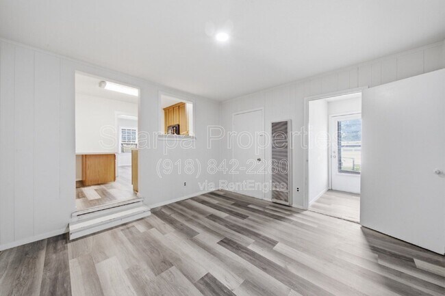 Building Photo - 4530 E 6th St