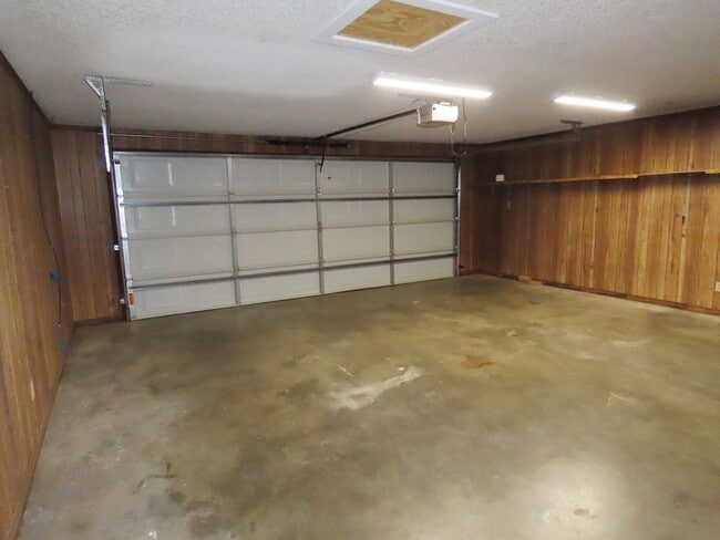 Building Photo - Whitehouse ISD! Beautifully Updated 3 Bedr...