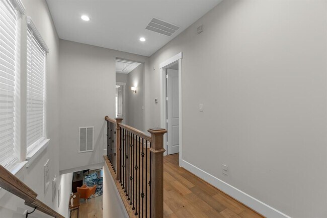 Building Photo - 11 Thorpe Ln