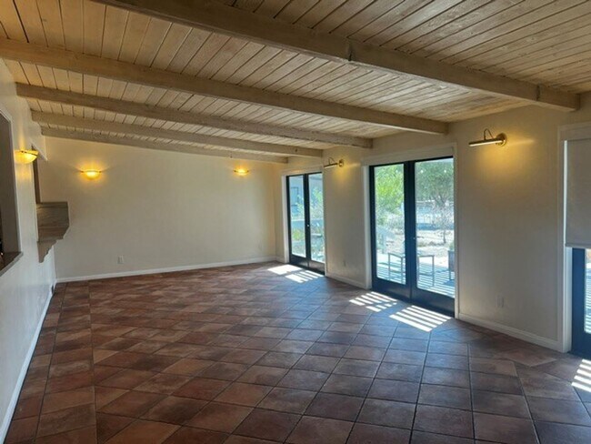 Building Photo - 1701 Calzada Ave