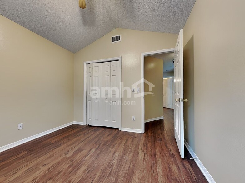 Building Photo - 2315 Kenwick Dr