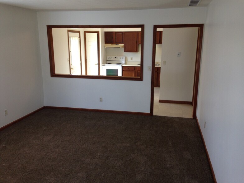 Building Photo - 1884 Shawnee Dr