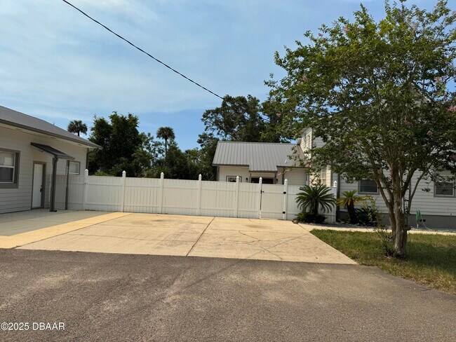 Building Photo - 6088 S Williamson Blvd