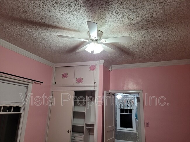 Building Photo - 1121 Elm St