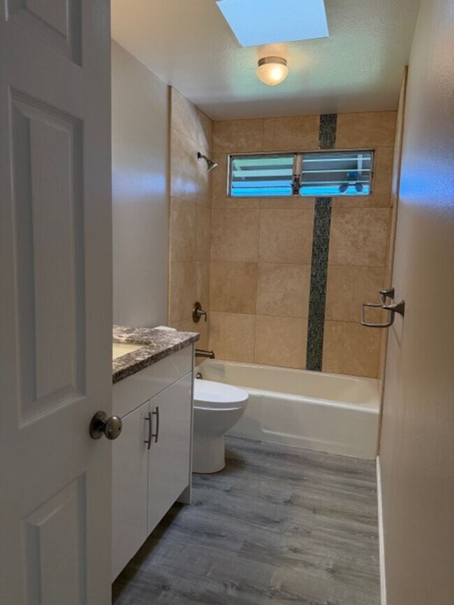 Building Photo - 75 Kaupea St