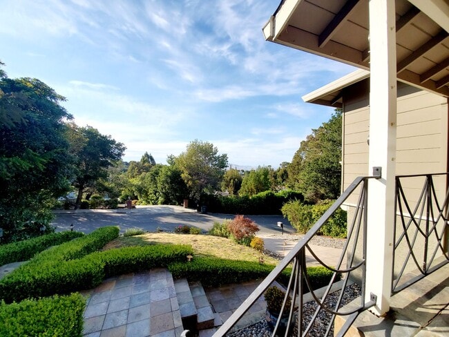 Building Photo - Hillsborough home with Bay views