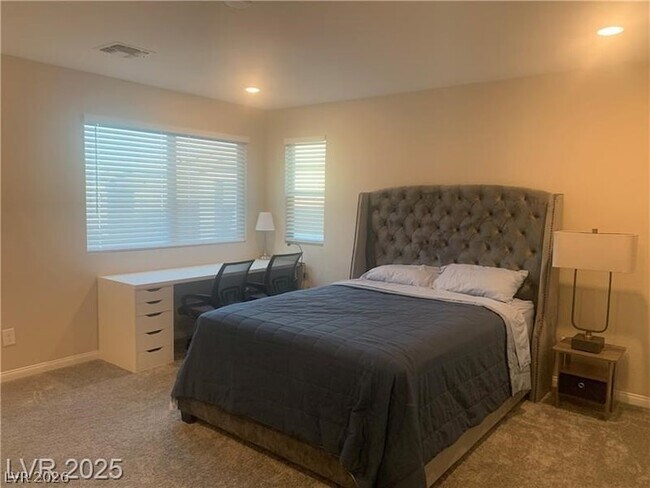 Building Photo - 10688 Silver Pond Ave