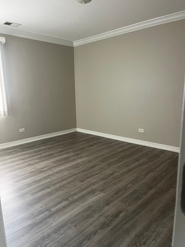 Building Photo - 10620 Brooks Ln