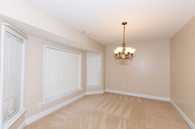 Building Photo - Great home in Hubert