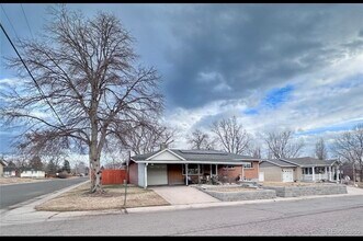 Building Photo - 2906 S Stuart Way
