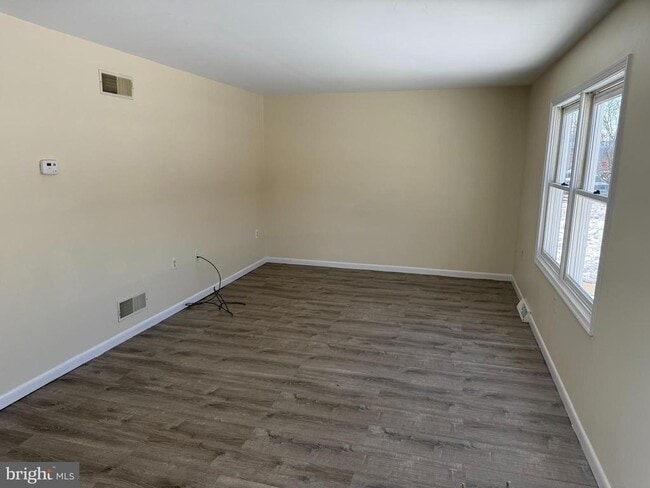 Building Photo - 425 Factory St