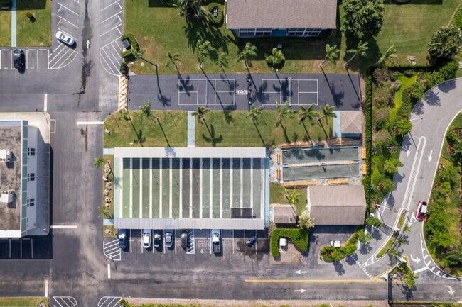 Building Photo - 340 Horizon W