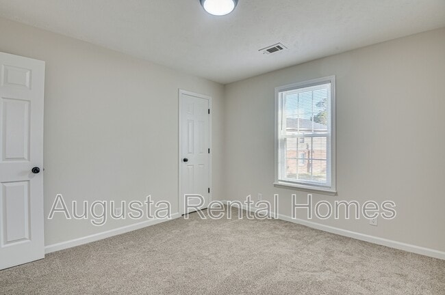 Building Photo - 34 Conifer Ct