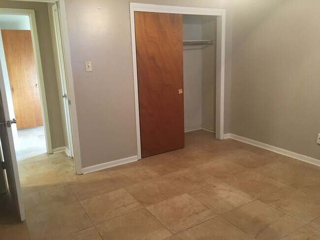 Building Photo - Sherwood rental!