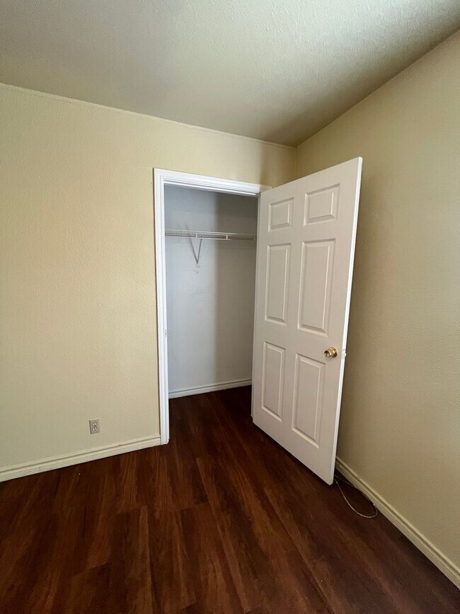 Building Photo - 2628 Gwendolyn Ln