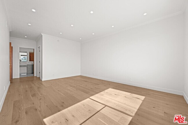 Building Photo - 106 Croft Ave