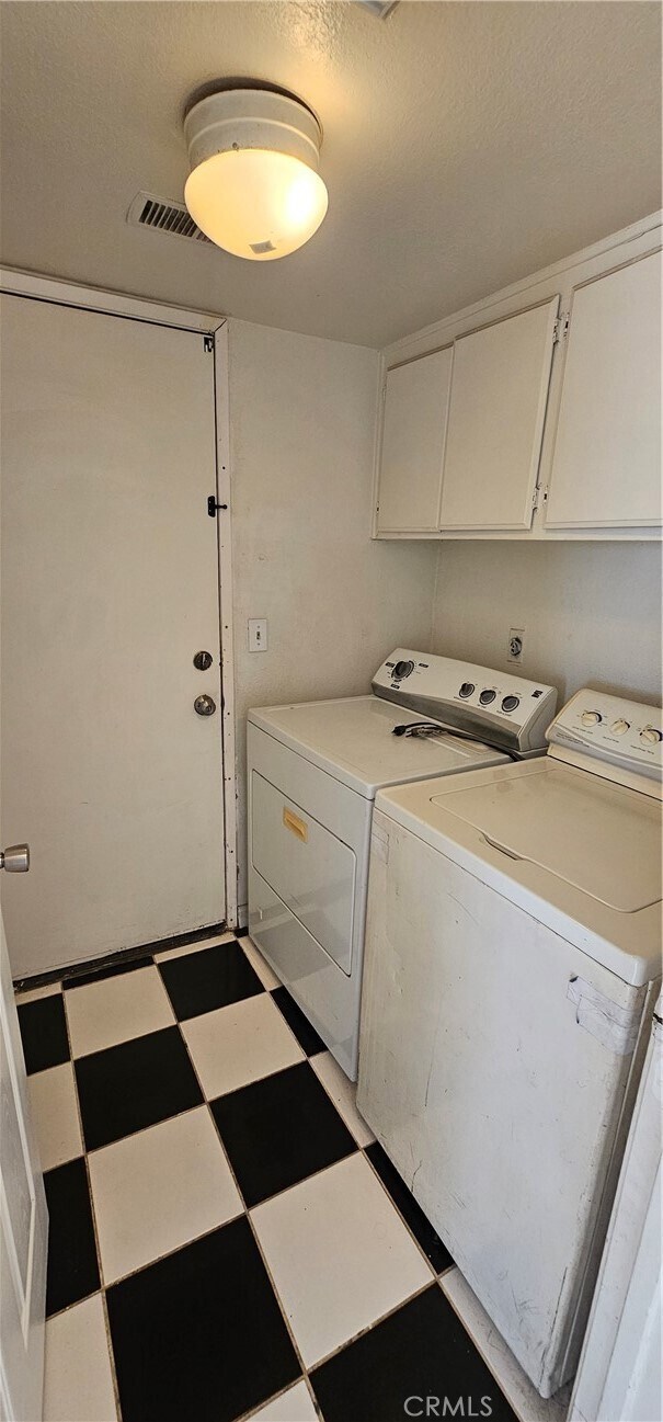 Building Photo - 1502 Karon St