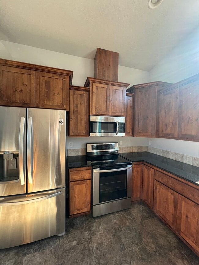 Building Photo - Beautiful Hilltop Country Home with Stunning Views