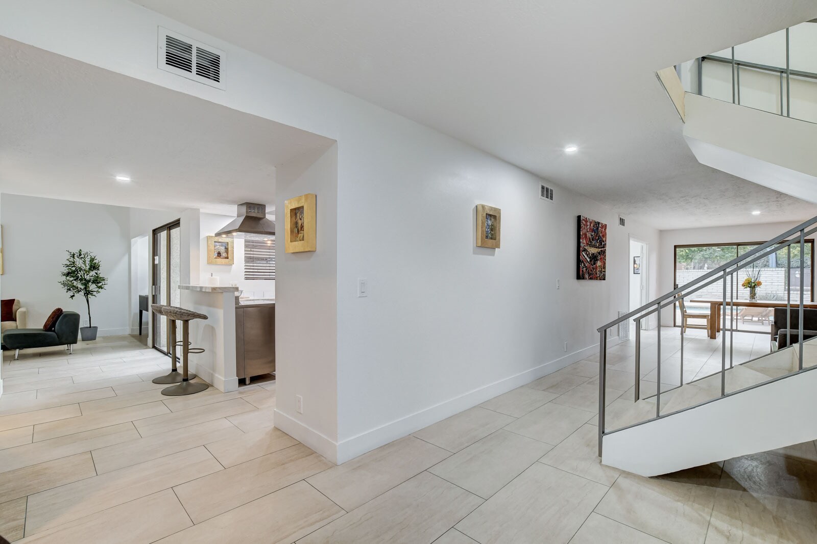 Building Photo - 945 Vegas Valley Dr