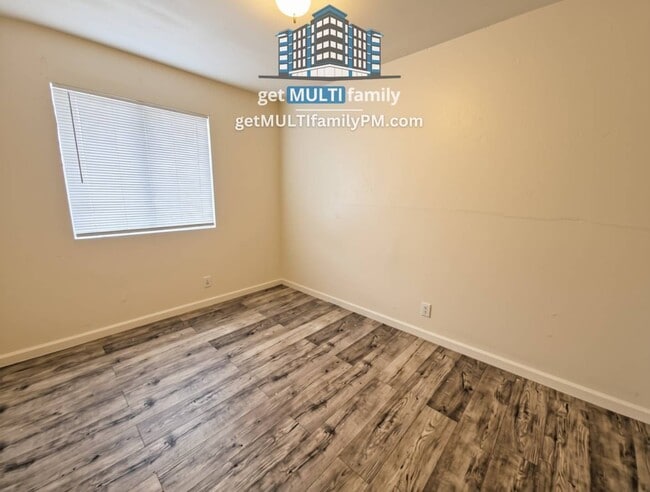 Building Photo - 7120 N 66th Dr