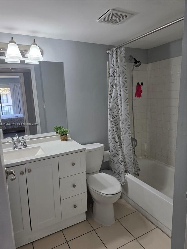 Building Photo - 5825 Washington St