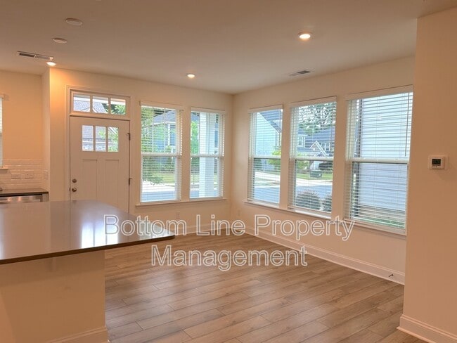 Building Photo - 1552 Cedar Tree Dr