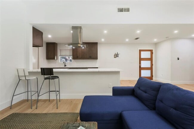 Building Photo - 10410 Quail Ridge Dr