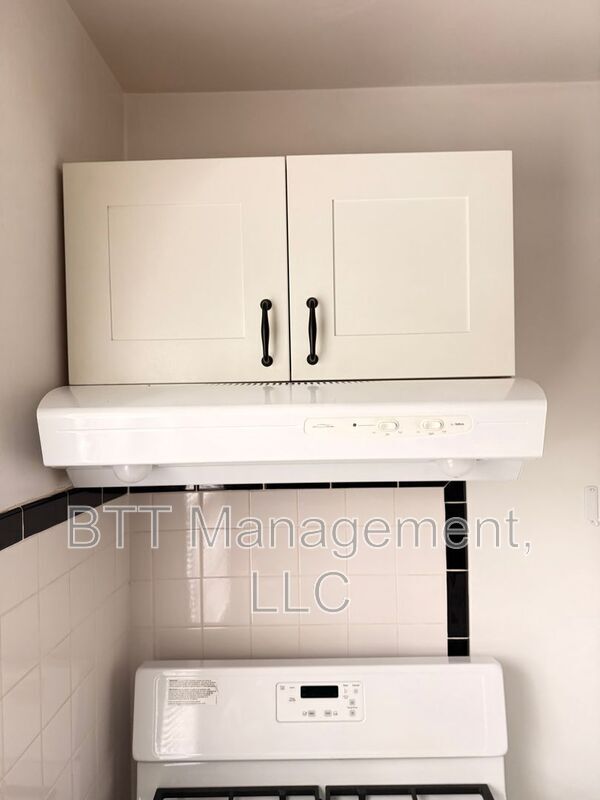 Building Photo - 8401 Greenwood Ave