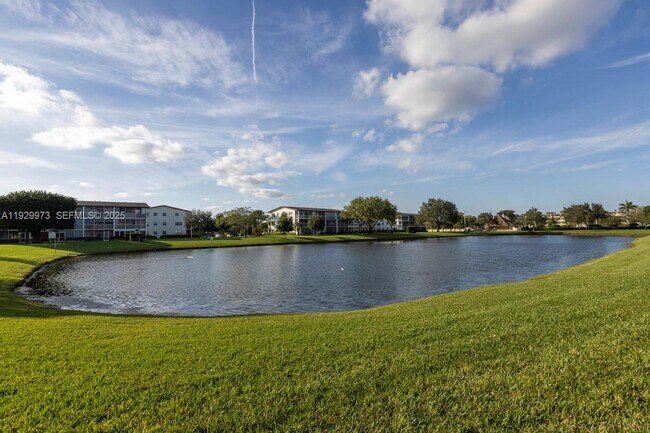 Building Photo - 130 Brighton Dr