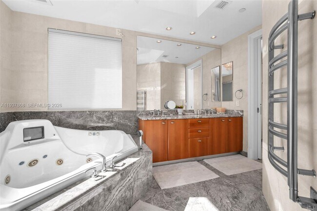 Building Photo - 16051 Collins Ave